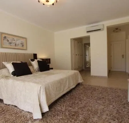 فيلة Vale Do Garrao Sleeps 8 Pool Air Con *